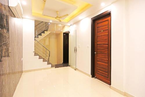 Janakpuri Hotel | OYO 62740 Gold Inn