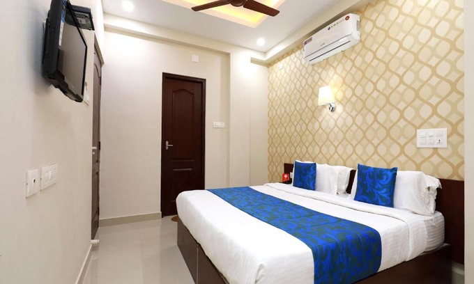 Kaloor Hotel | OYO 6728 Almas Residency
