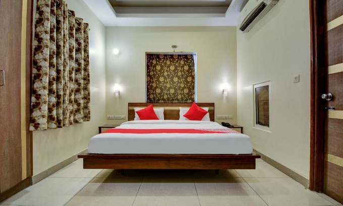 Durgapura Hotel | OYO Flagship Hotel Taurus