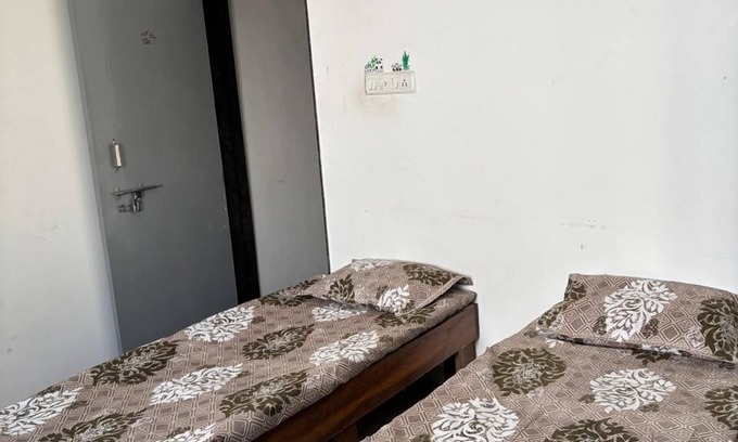 Thaltej Hostel | Pihu Girls PG