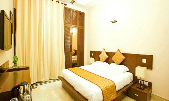 Defence Colony Resort | Private room ∙ 2 guests