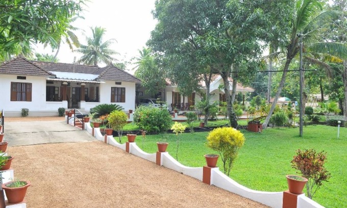Kumarakom Resort | Private room ∙ 4 guests