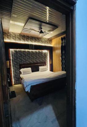 Civil Lines Hotel | Rose world stay