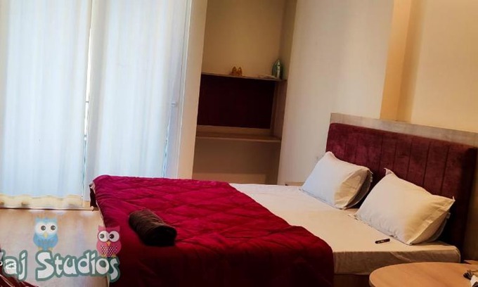 Greater Noida Apartment | Taj Studios - Luxury Stay in Luxury Mall (PVR,Food Court, International Brands)