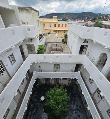 Pink City Bed & Breakfast | The Amoli Haveli