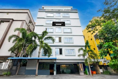 HITEC City Hotel | Townhouse HiTech city Hyderabad