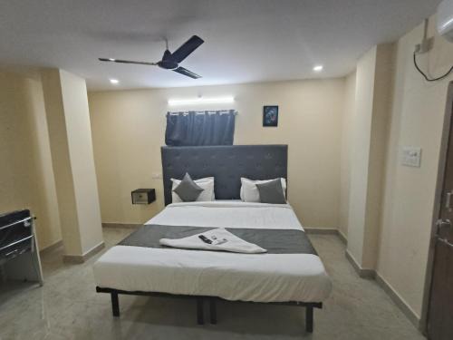 Kondapur House | Via Shri Biraj Residency