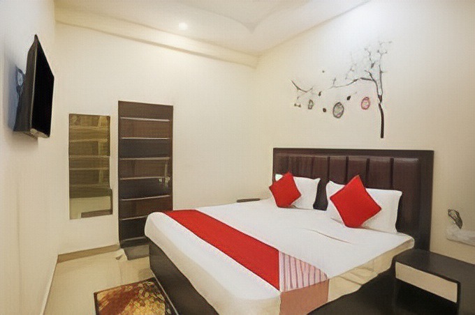 Baraula Hotel | OYO 78247 Crown Inn