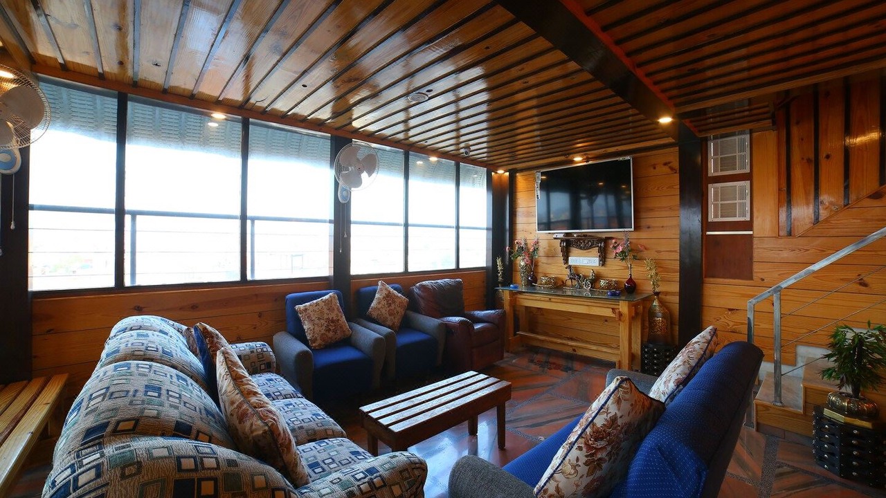 Photo of Livingroom in Pink City