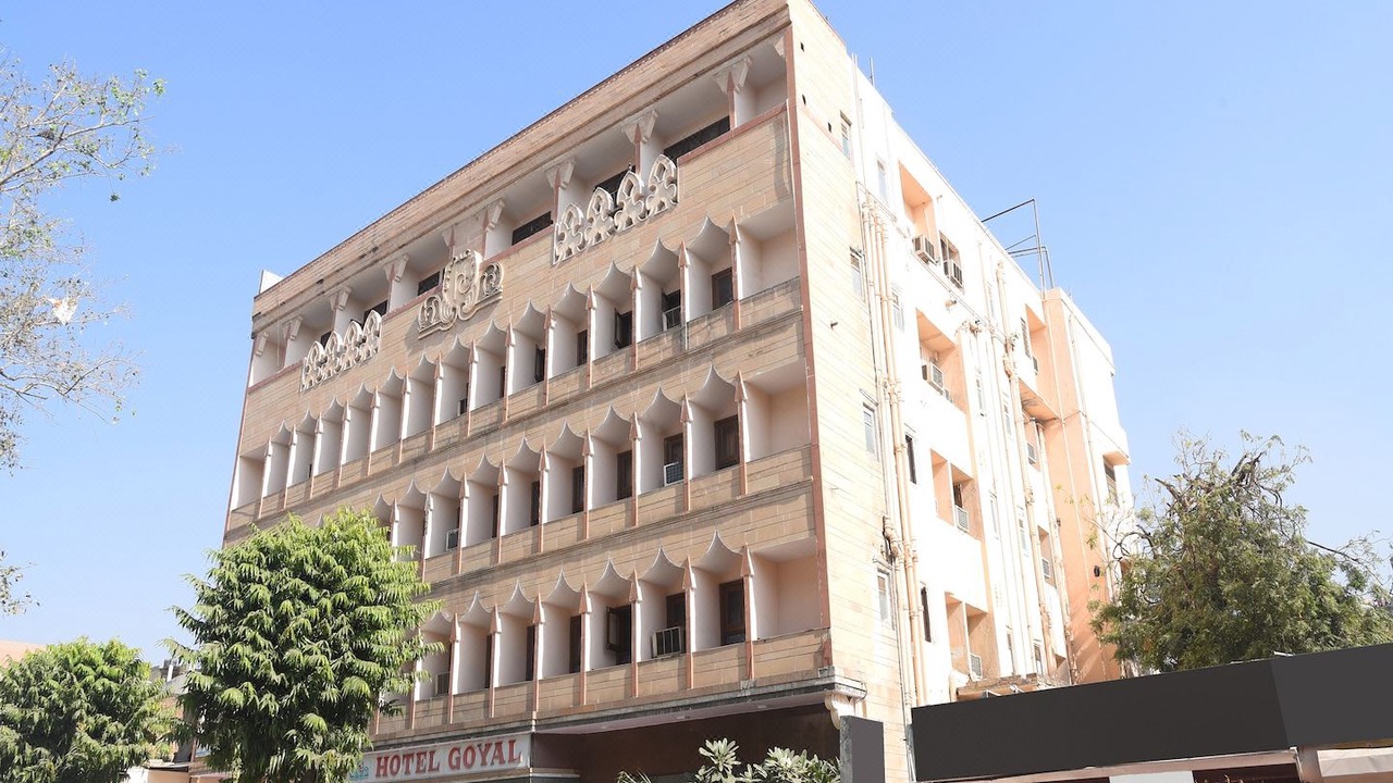 Photo of Buildings in Sindhi Camp