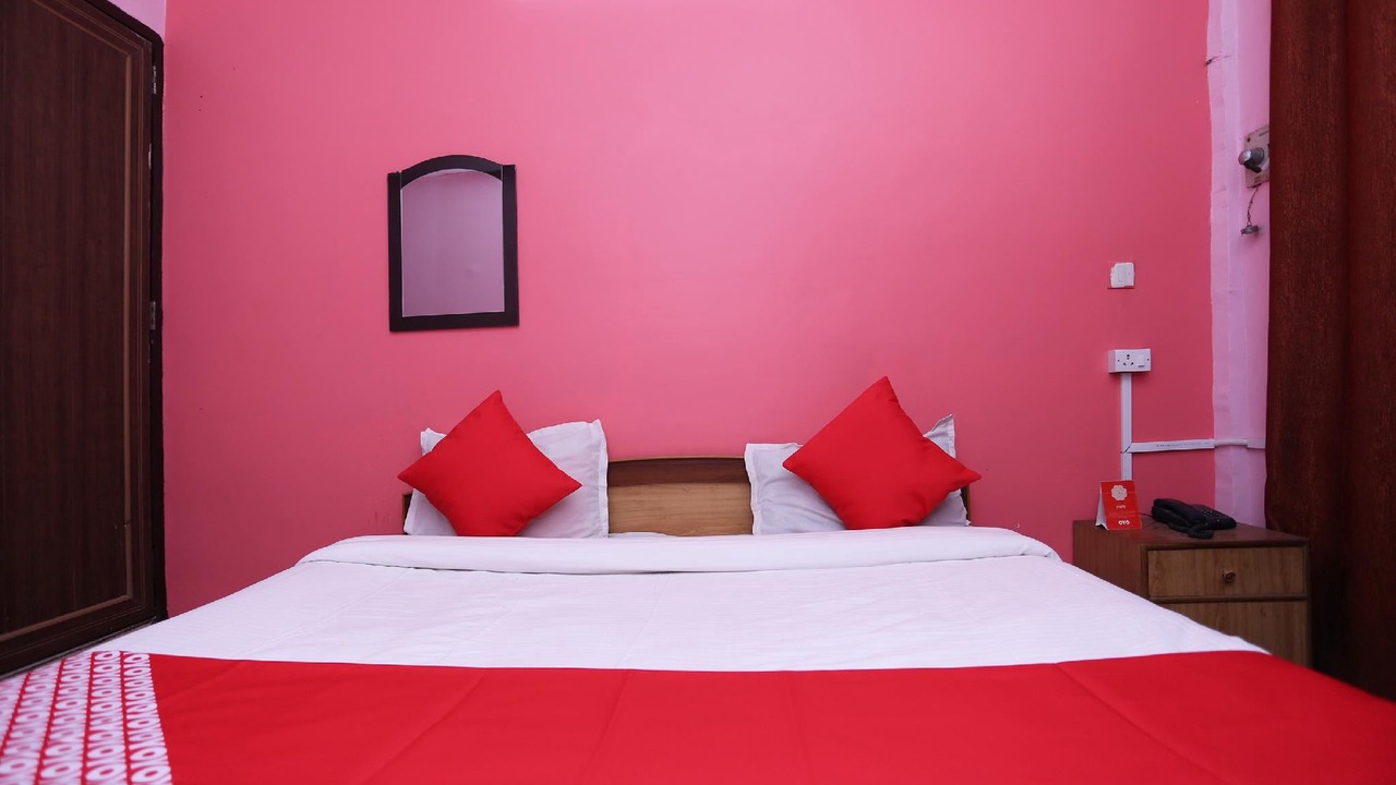 Photo of Bedroom in Alambagh