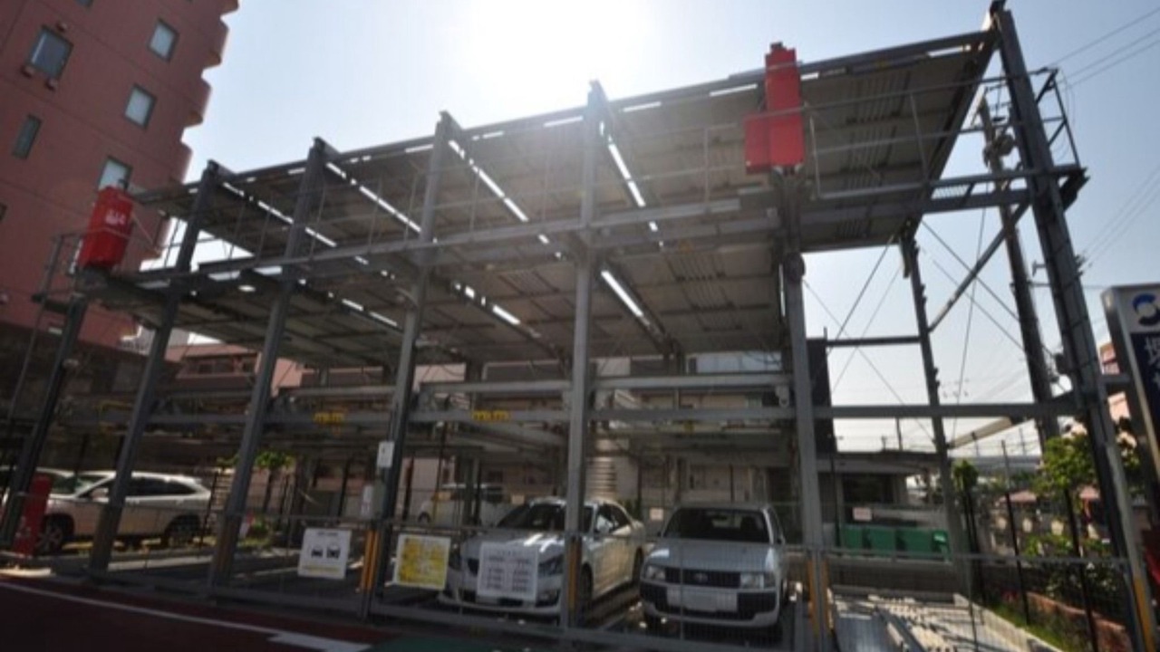 Photo of Buildings in Nishi Ward