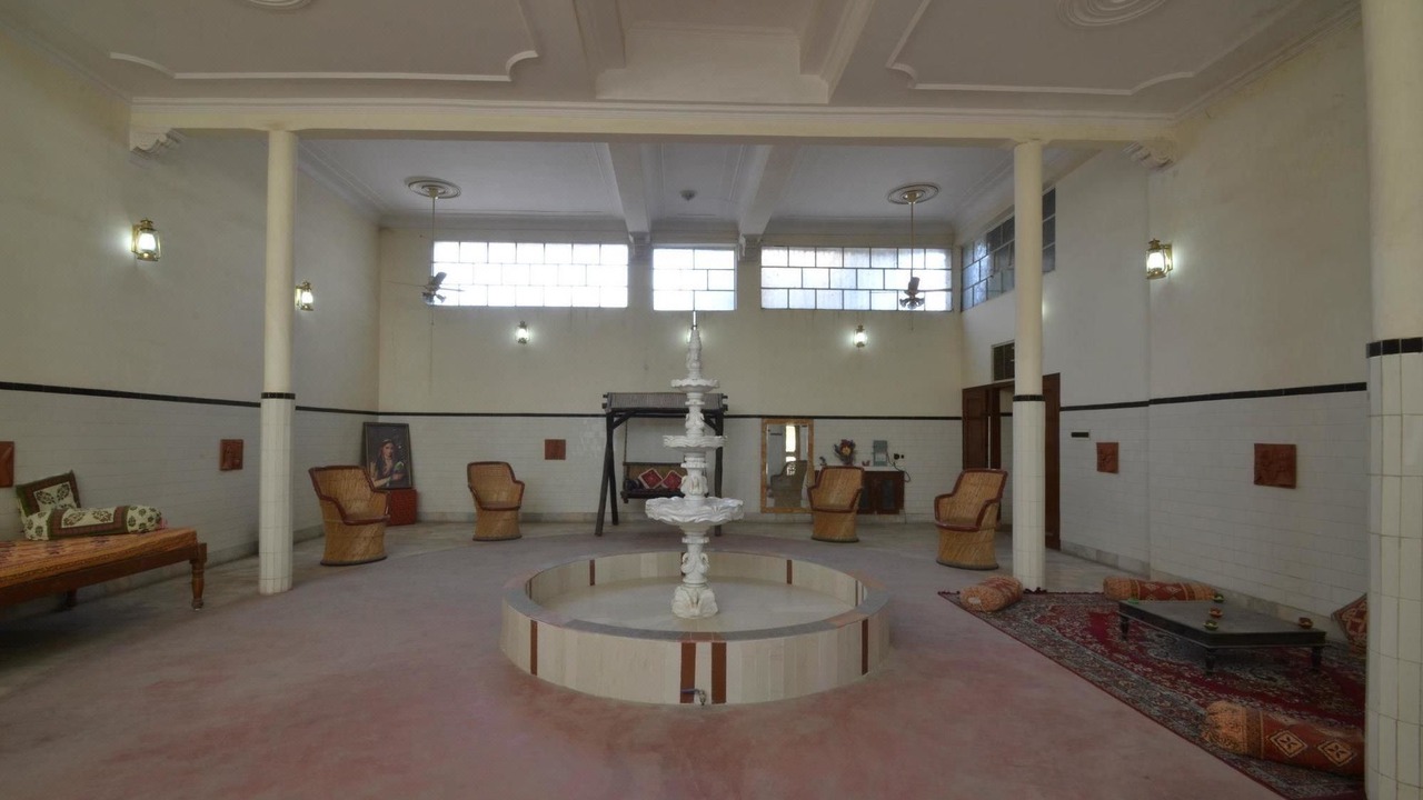 Photo of Livingroom in Pink City