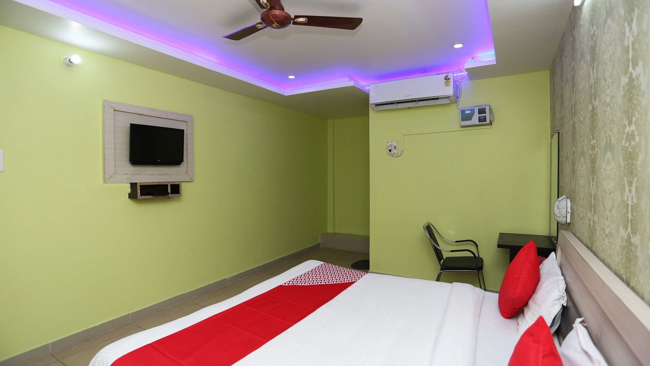 Photo of Bedroom in Alambagh