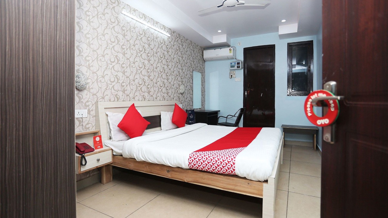 Photo of Bedroom in Alambagh