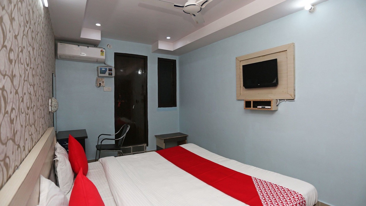 Photo of Bedroom in Alambagh