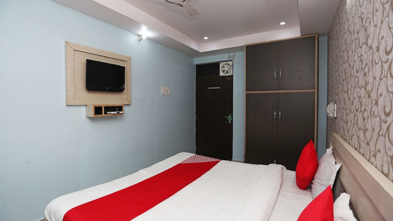 Photo of Bedroom in Alambagh