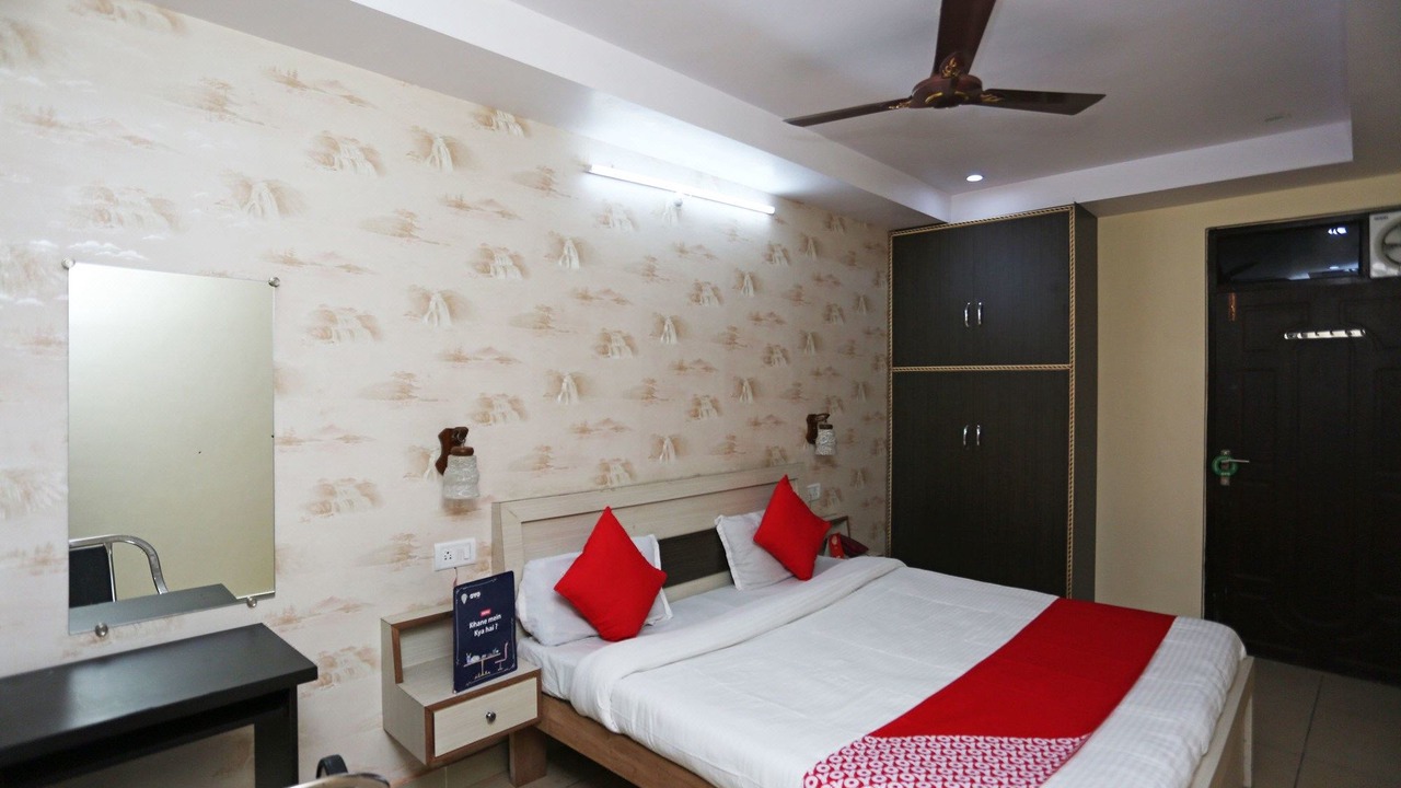 Photo of Bedroom in Alambagh
