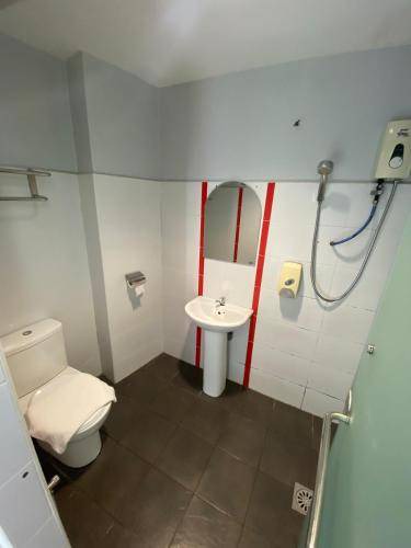 Photo of Bathroom in The Strand