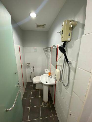 Photo of Bathroom in The Strand