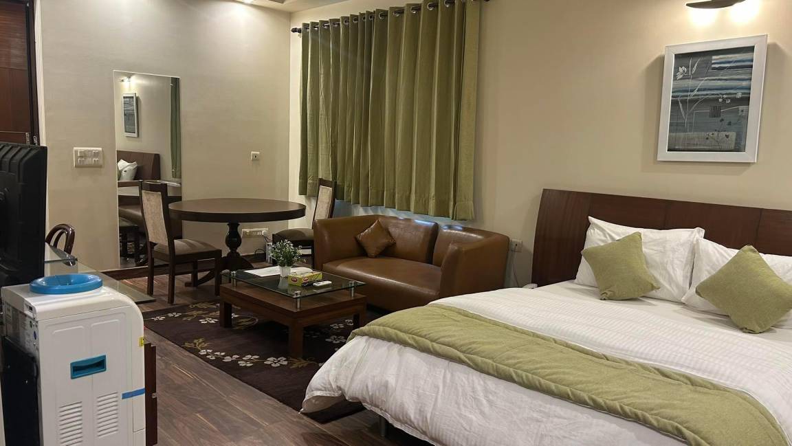 Photo of Bedroom in DLF Phase 3