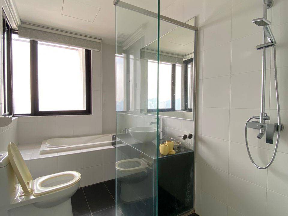 Photo of Bathroom in The Strand