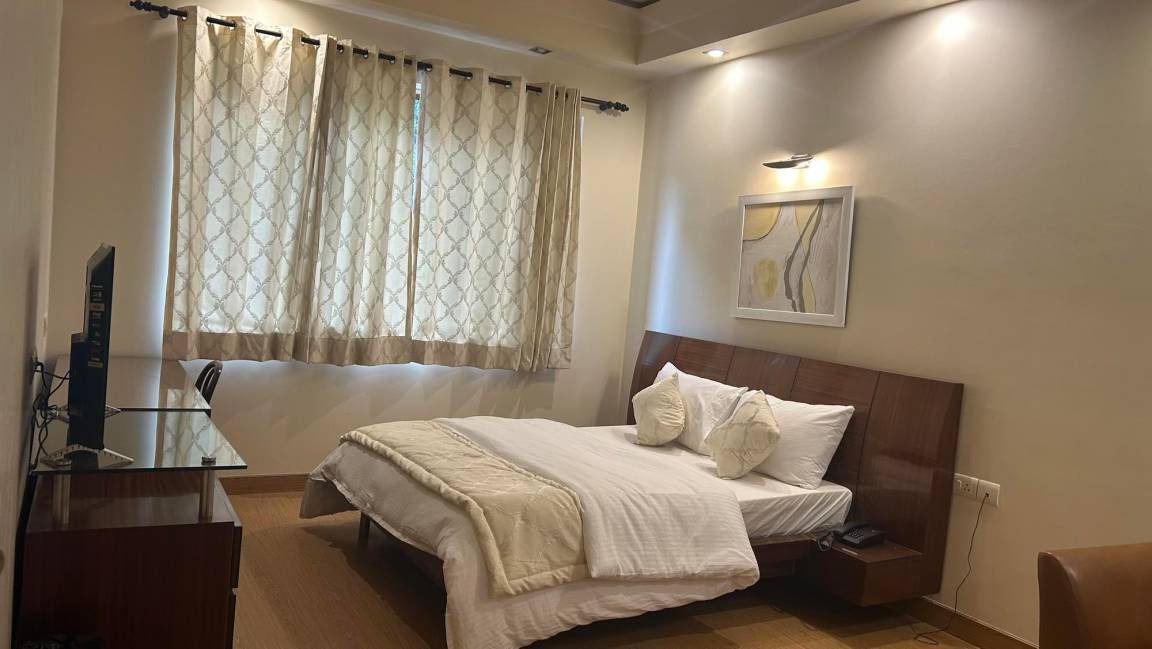 Photo of Bedroom in DLF Phase 3