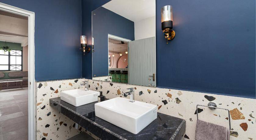 Photo of Bathroom in Gauravaddo