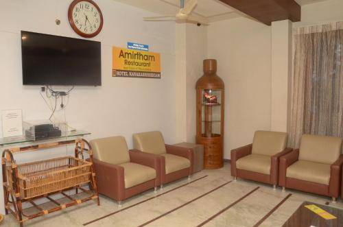 Photo of Livingroom in Thirukadaiyur