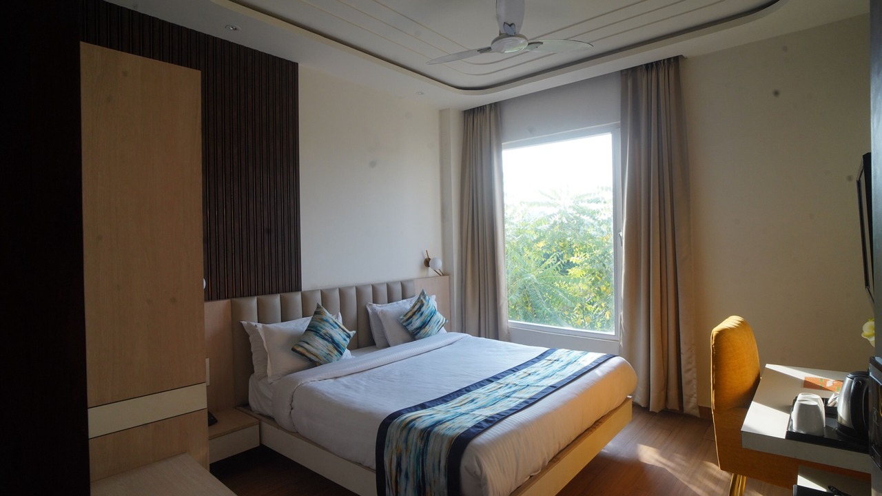 Photo of Bedroom in Alambagh