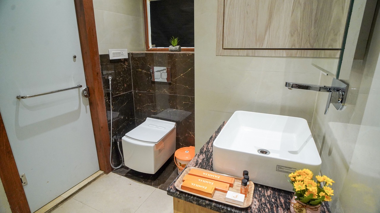 Photo of Bathroom in Alambagh