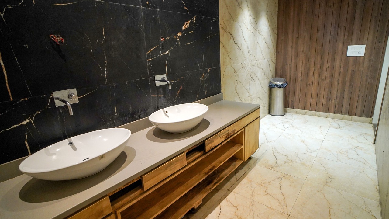 Photo of Bathroom in Alambagh