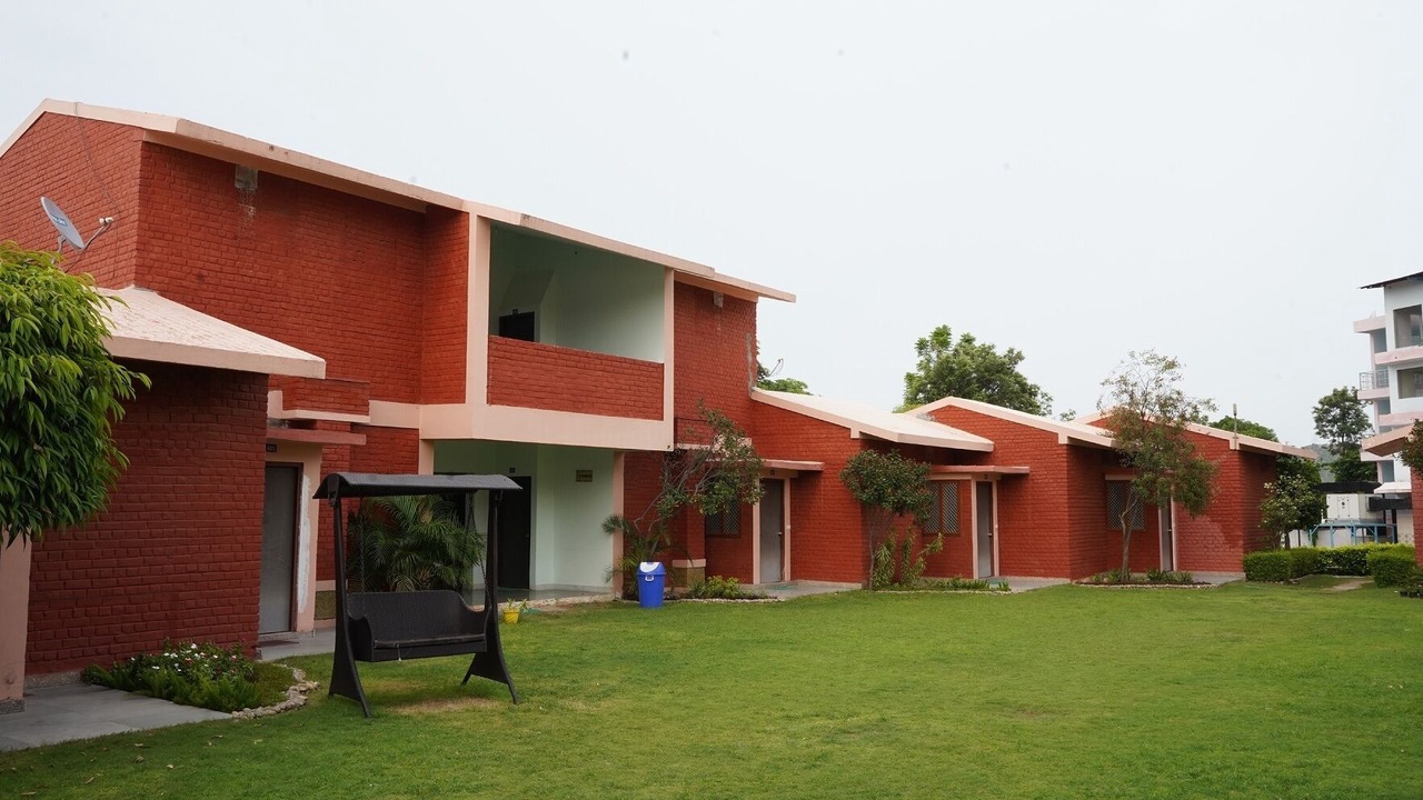 Photo of Buildings in Mahipalpur