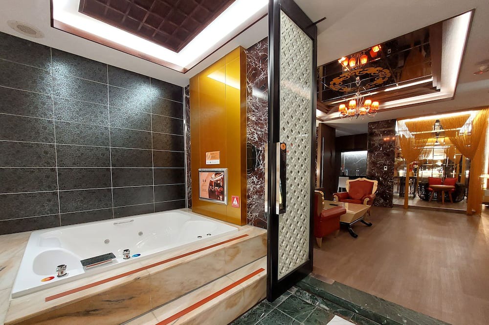 Photo of Bathroom in Toufen
