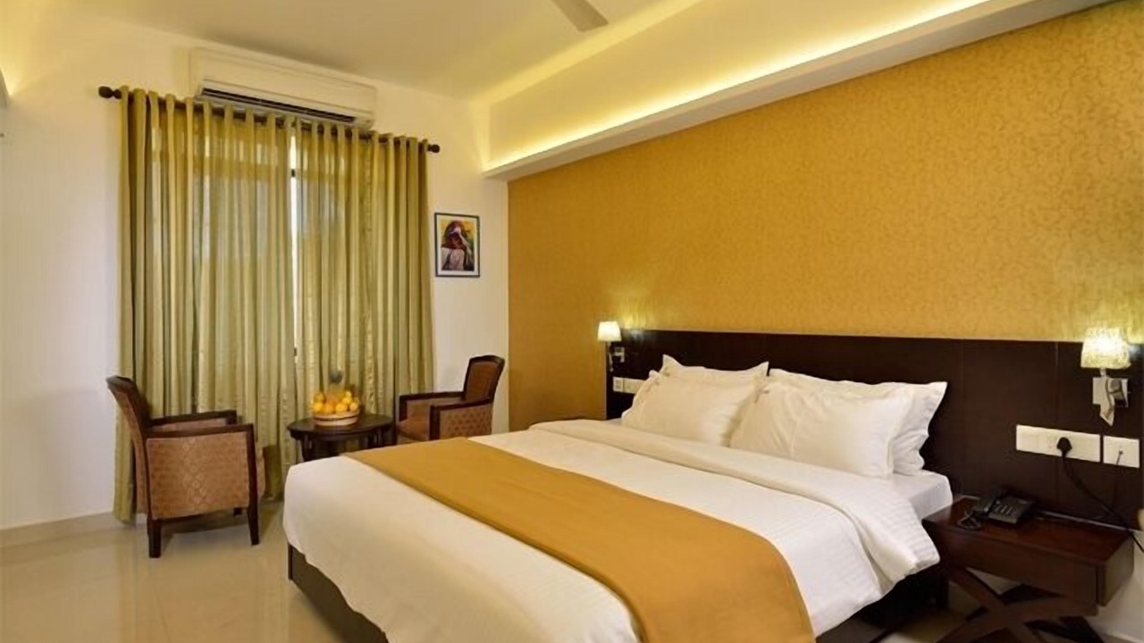 Photo of Bedroom in Statue