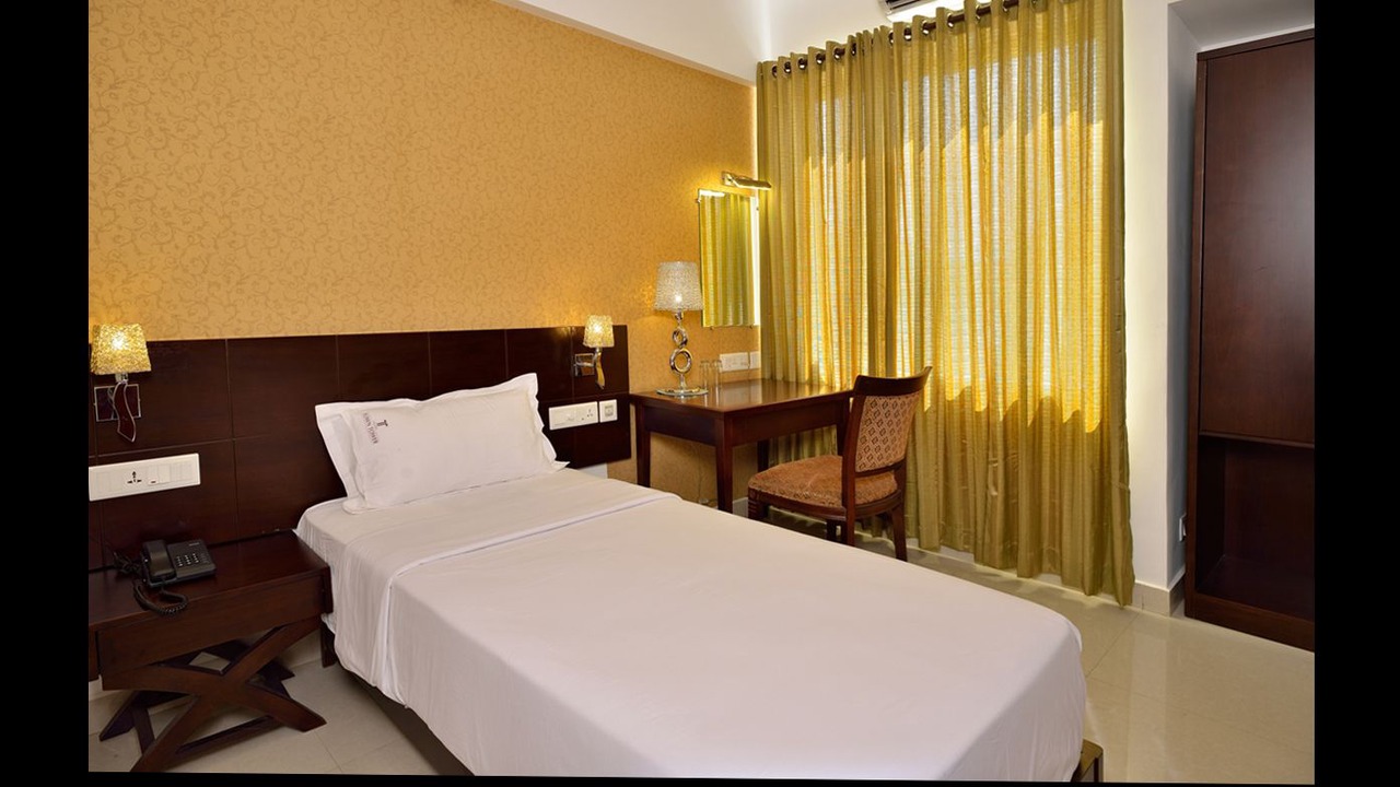 Photo of Bedroom in Statue