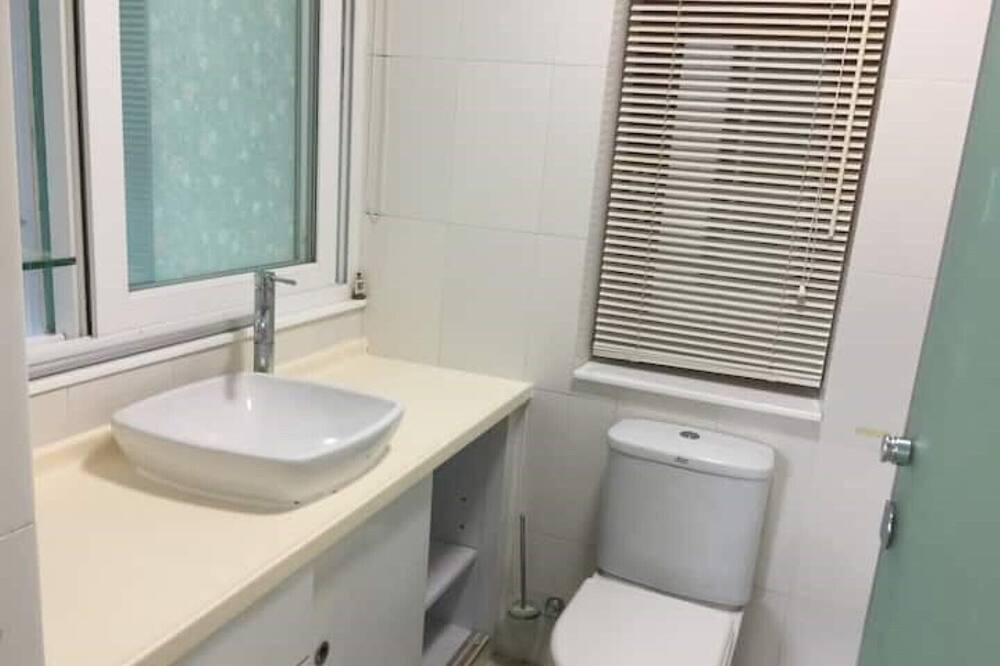 Photo of Bathroom in Islands District