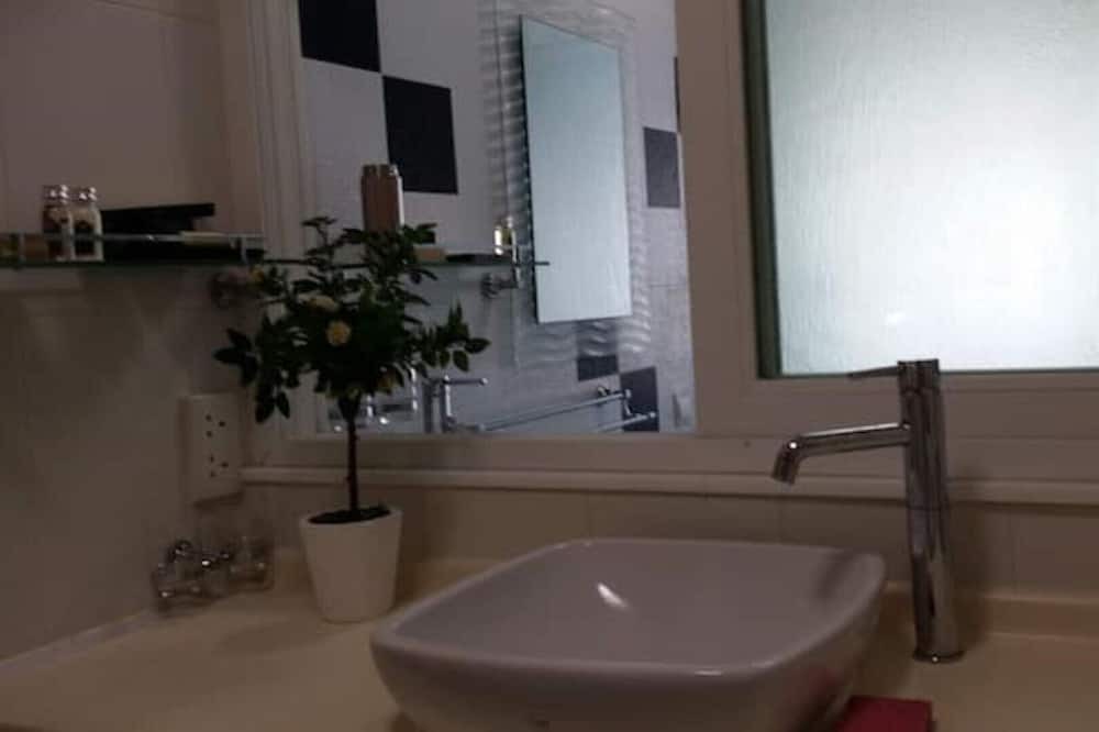 Photo of Bathroom in Islands District