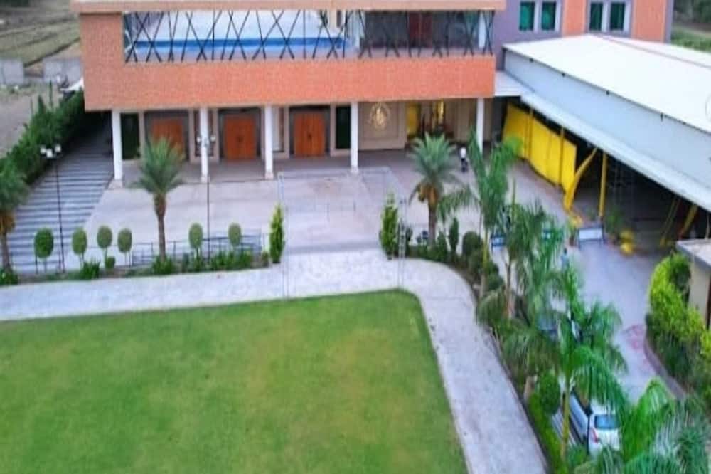Photo of Outdoor in Jaora