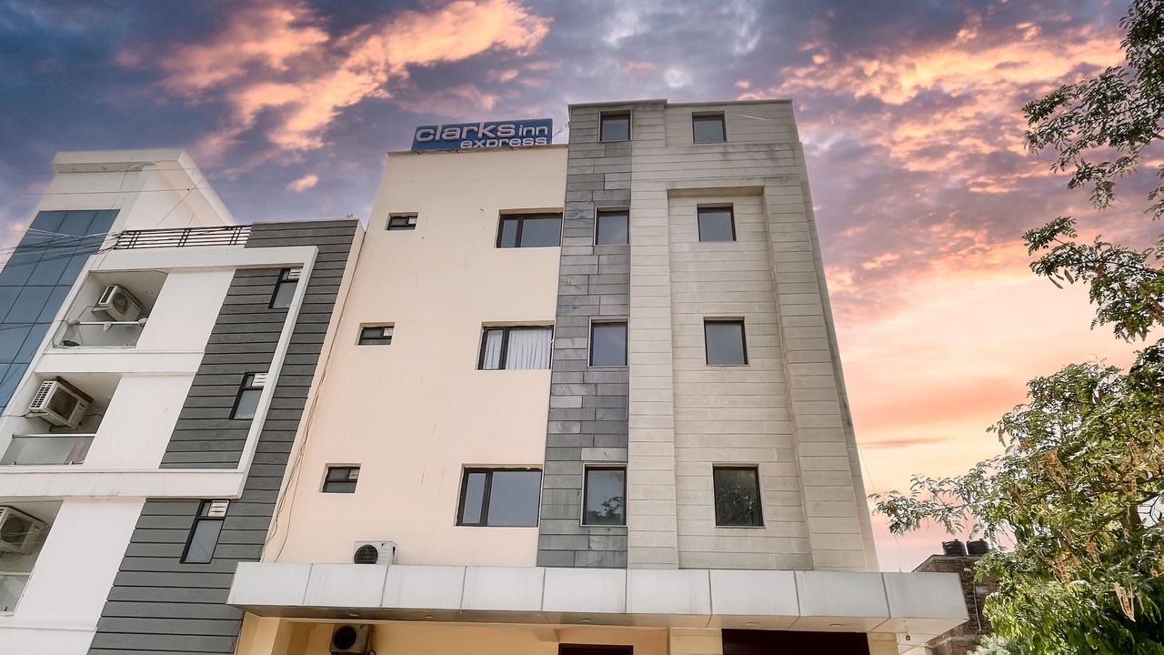 Photo of Buildings in Malviya Nagar