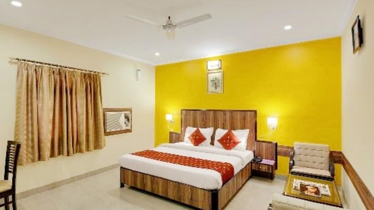 Photo of Bedroom in Alambagh