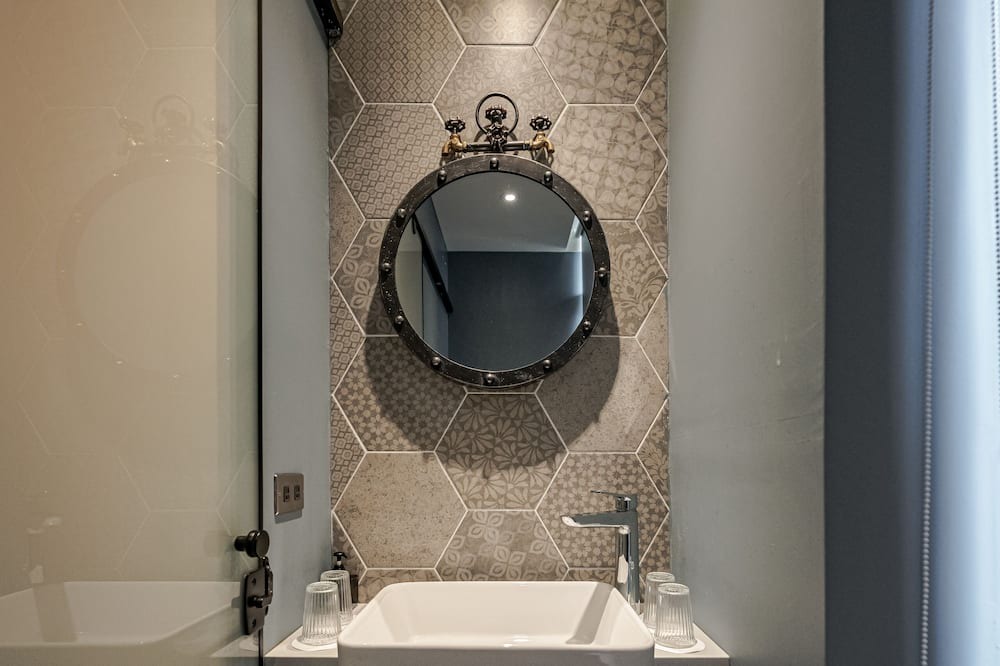 Photo of Bathroom in East District