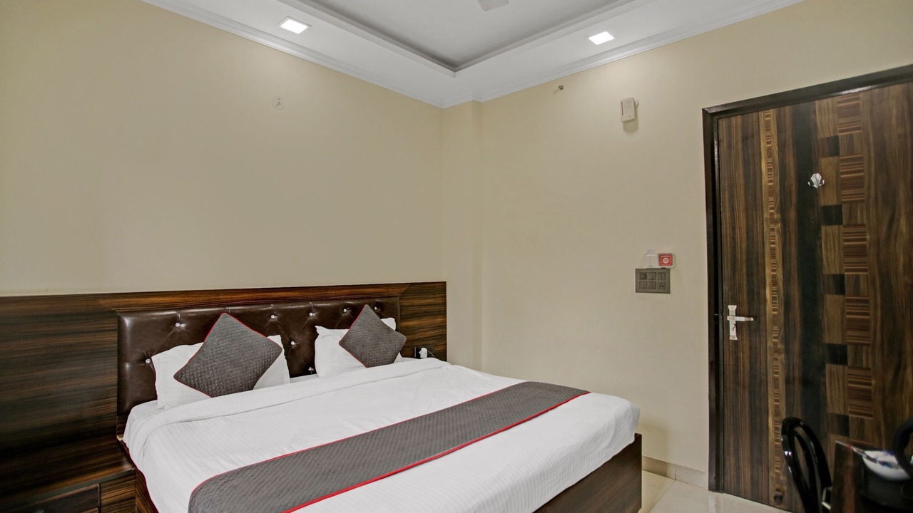 Photo of Bedroom in Sector 70