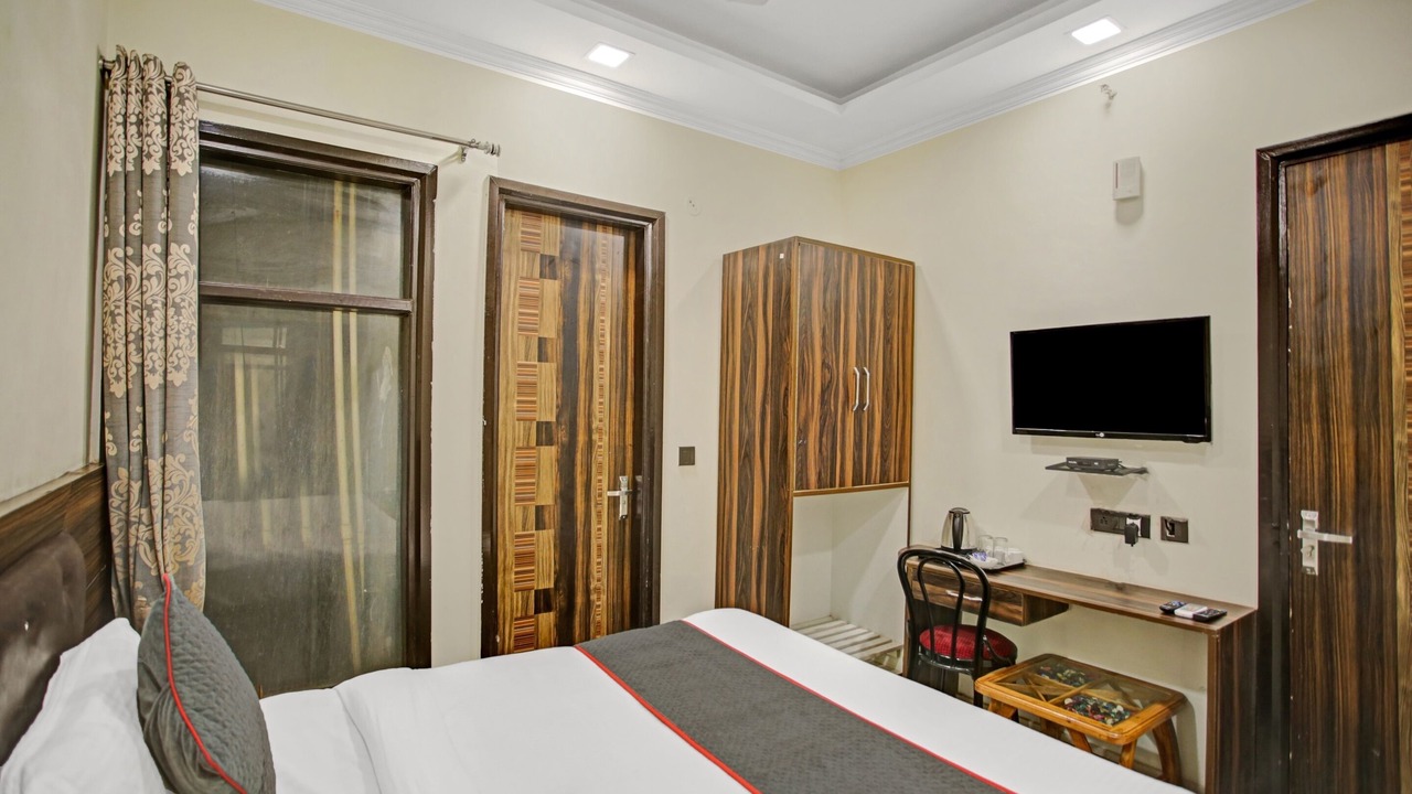 Photo of Bedroom in Sector 70