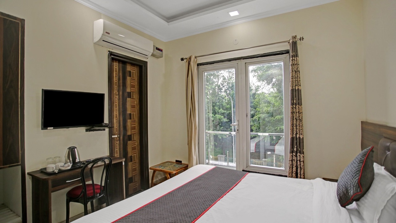 Photo of Bedroom in Sector 70