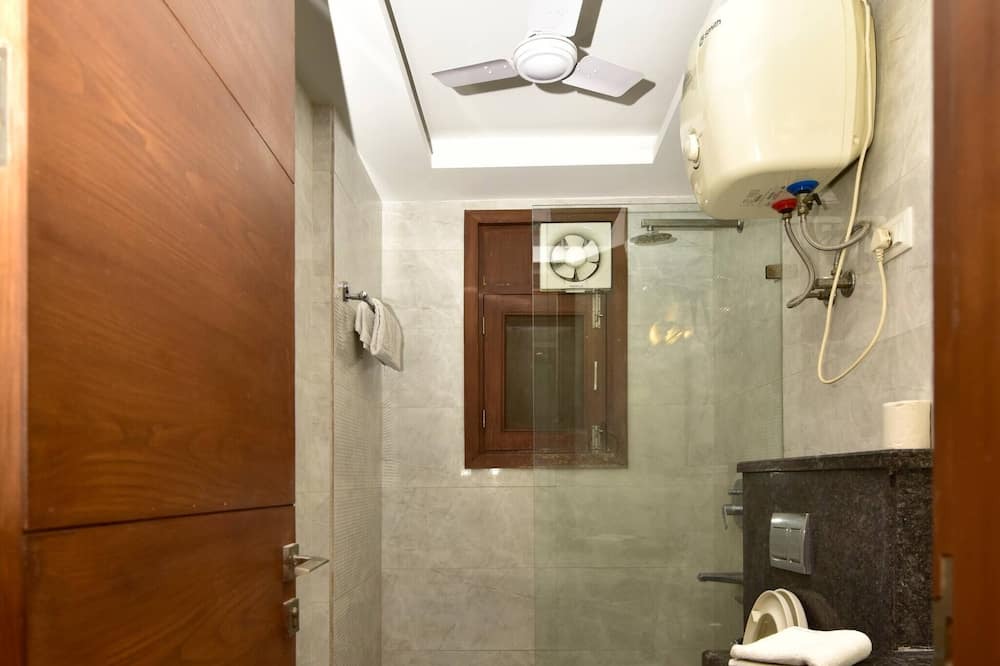 Photo of Bathroom in Green Park