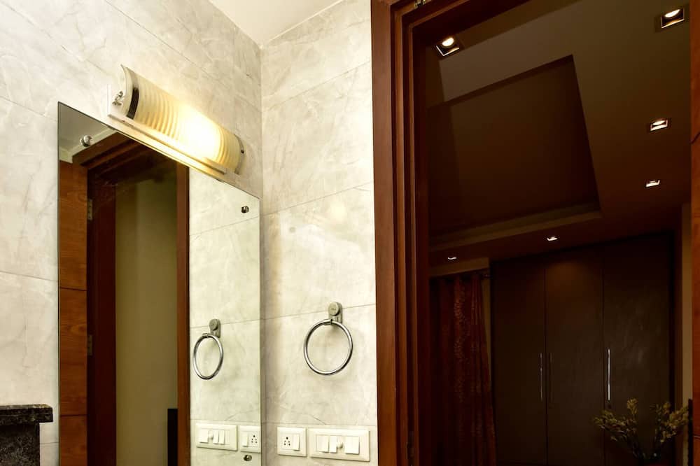 Photo of Bathroom in Green Park