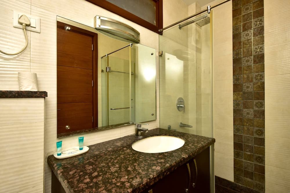Photo of Bathroom in Green Park