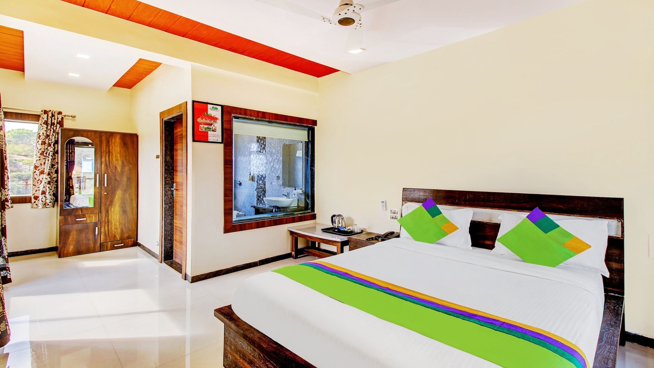 Photo of Bedroom in Mahabaleshwar
