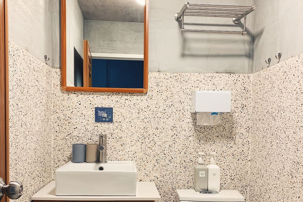 Photo of Bathroom in Fengshan District